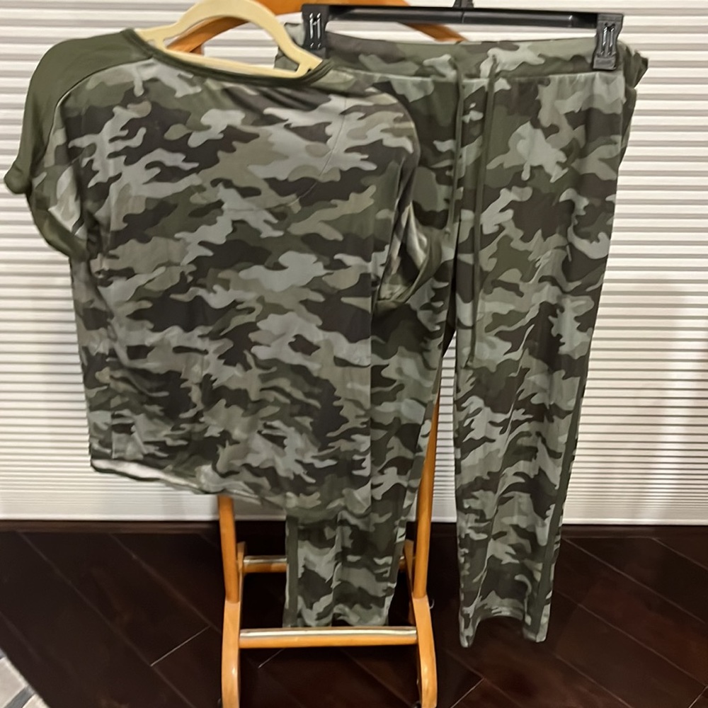 Lucky 4 piece set. Camo. Size L - Picture 3 of 5